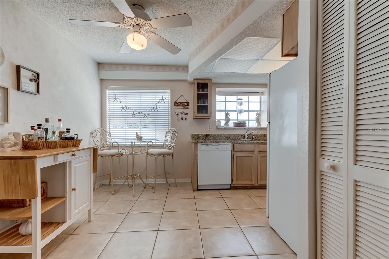 Listing photo id 10 for 17960 Gulf Boulevard 212