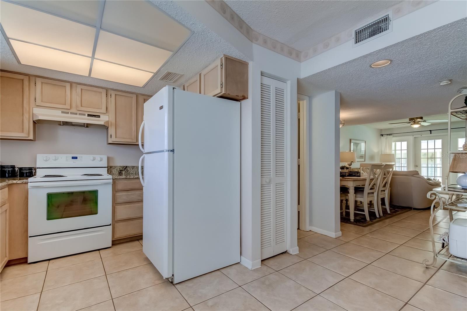 Listing photo id 13 for 17960 Gulf Boulevard 212