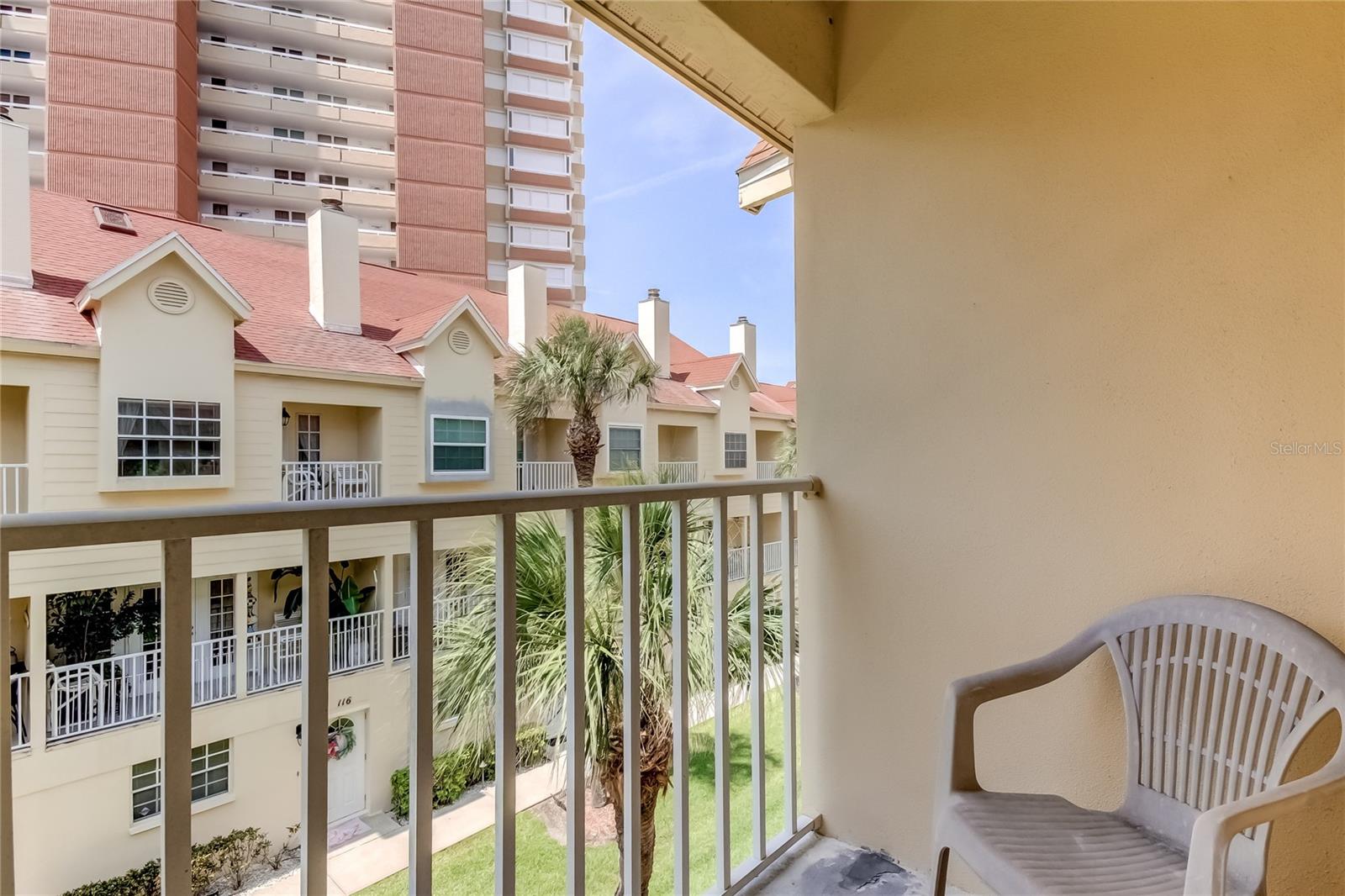 Listing photo id 25 for 17960 Gulf Boulevard 212