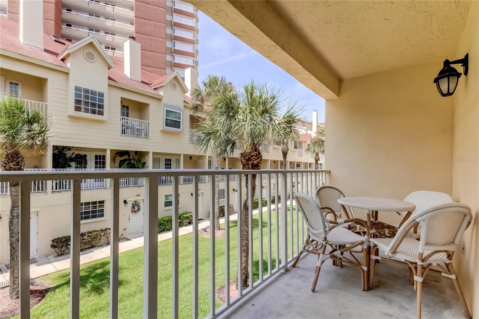 Listing photo id 26 for 17960 Gulf Boulevard 212