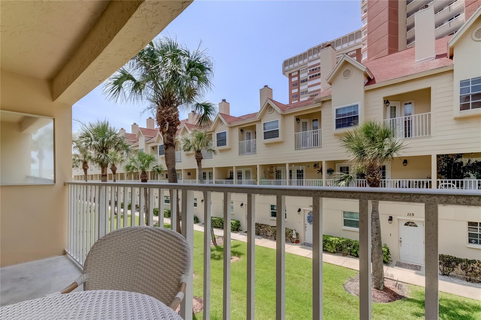 Listing photo id 27 for 17960 Gulf Boulevard 212