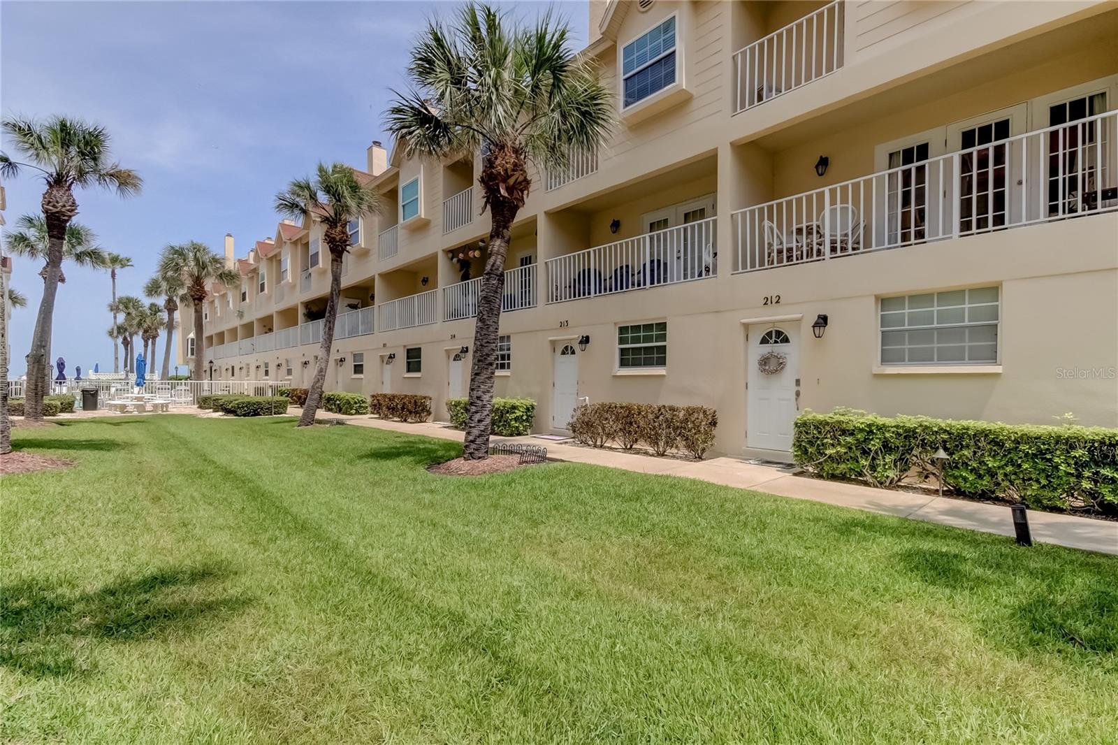 Listing photo id 30 for 17960 Gulf Boulevard 212