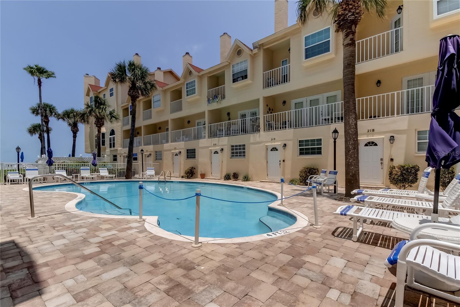 Listing photo id 32 for 17960 Gulf Boulevard 212