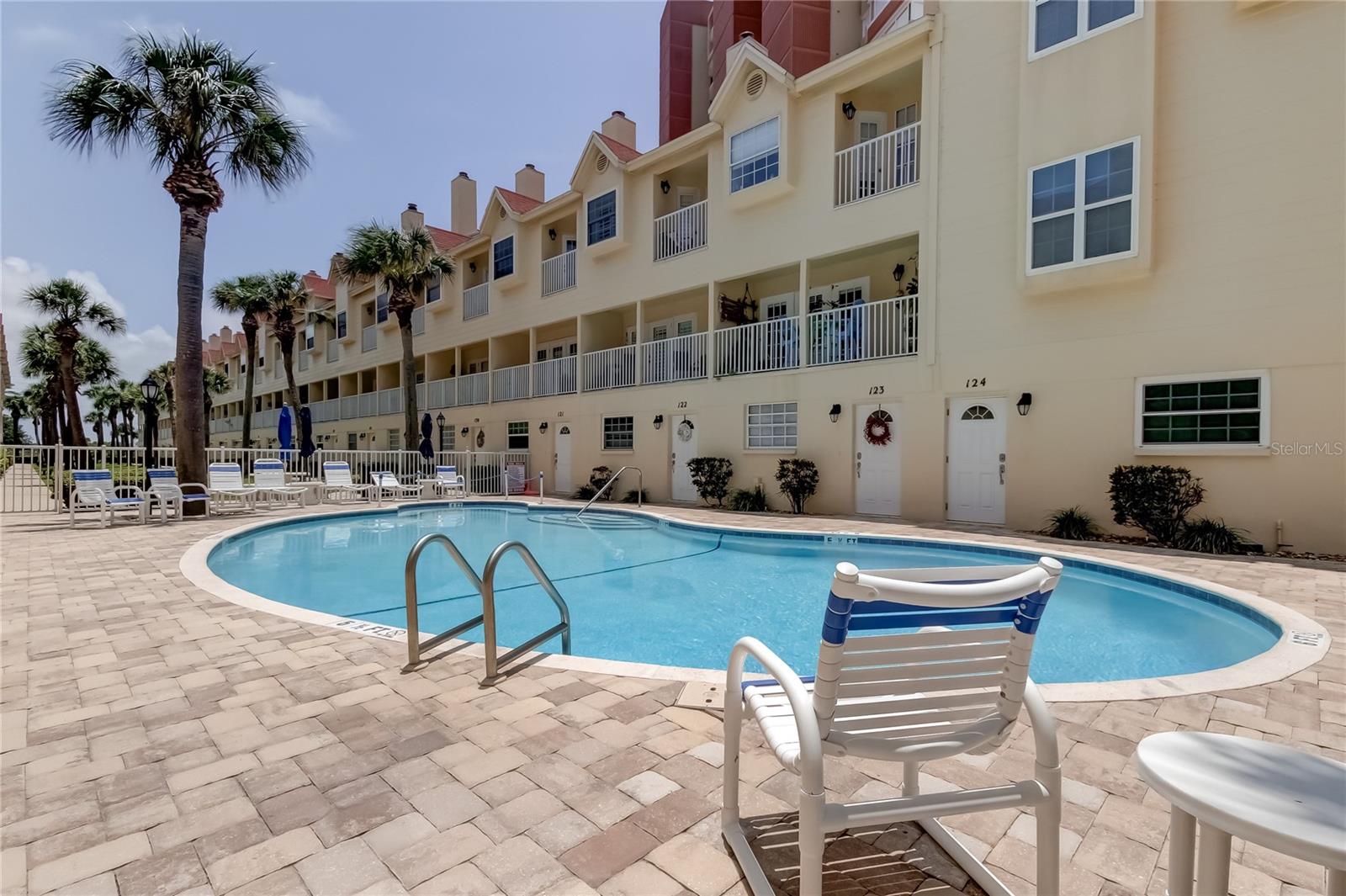 Listing photo id 34 for 17960 Gulf Boulevard 212