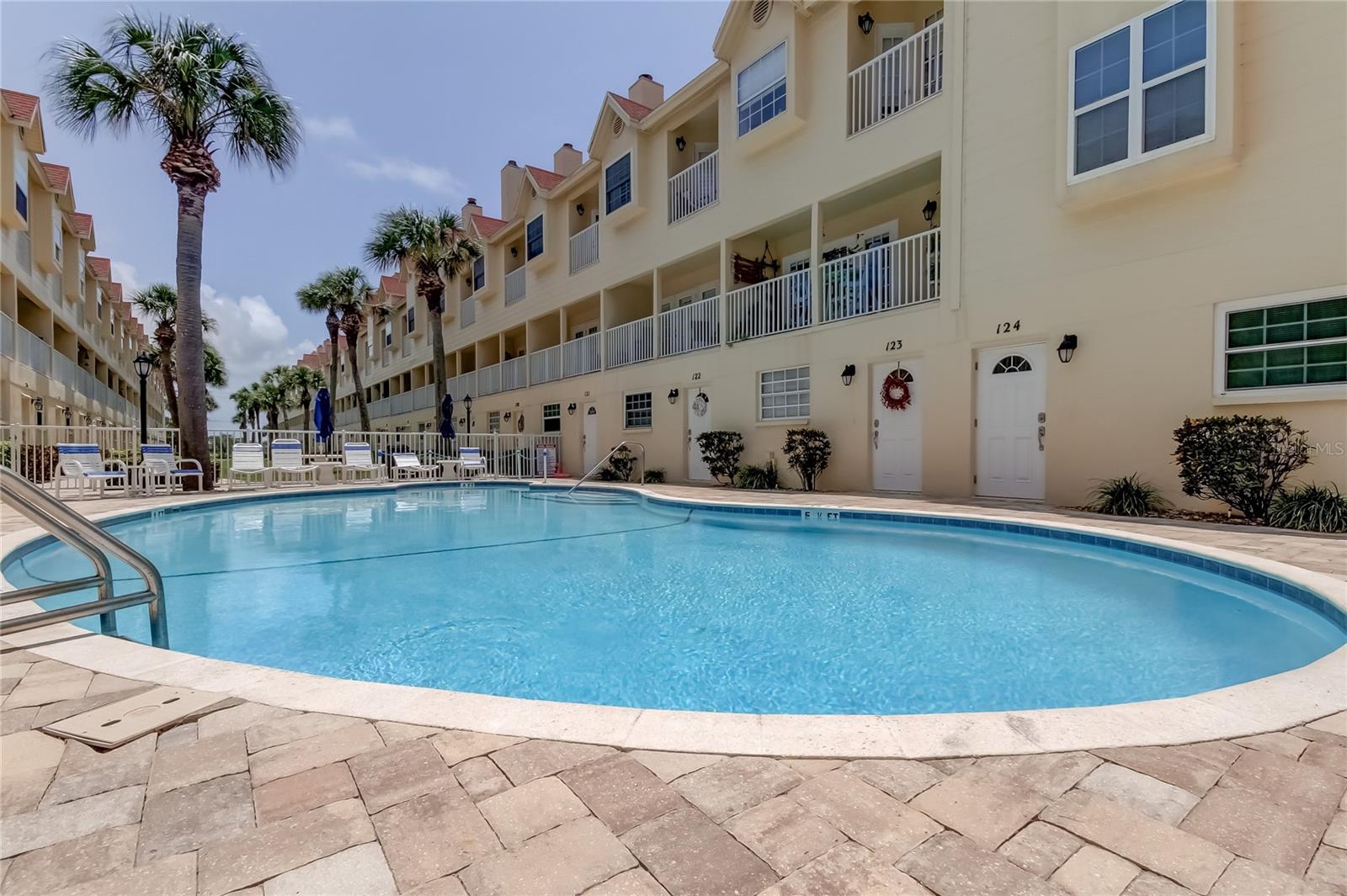 Listing photo id 35 for 17960 Gulf Boulevard 212