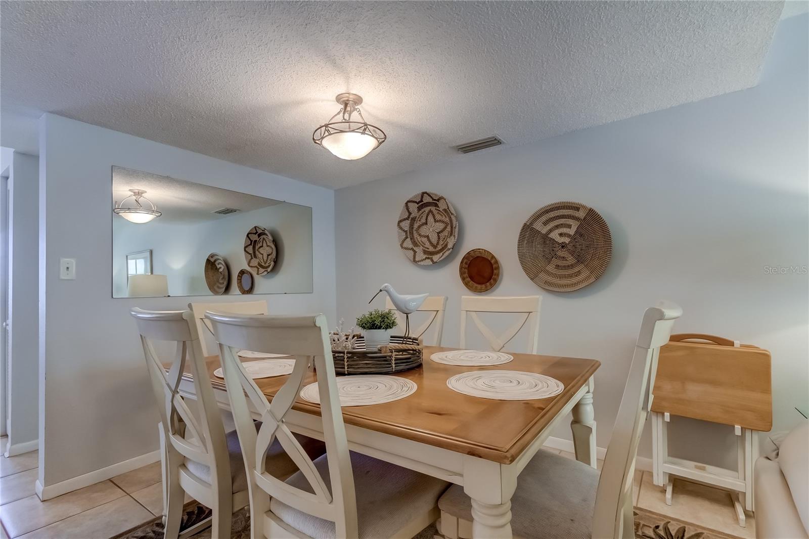 Listing photo id 3 for 17960 Gulf Boulevard 212