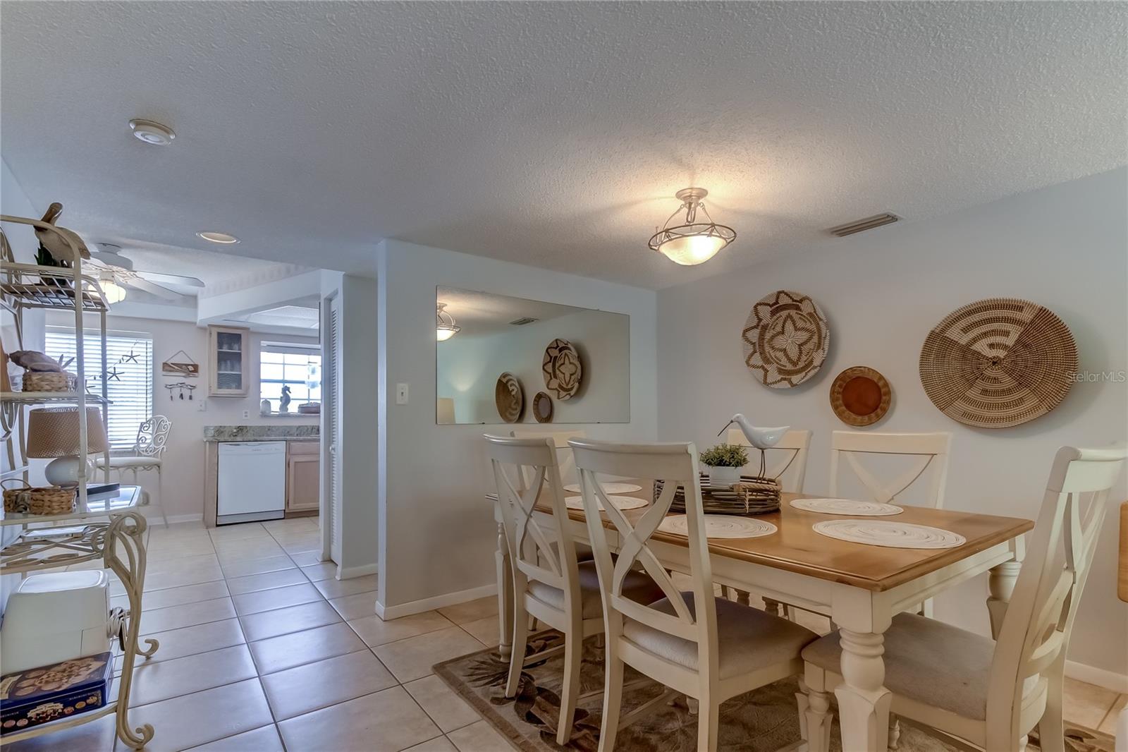 Listing photo id 4 for 17960 Gulf Boulevard 212