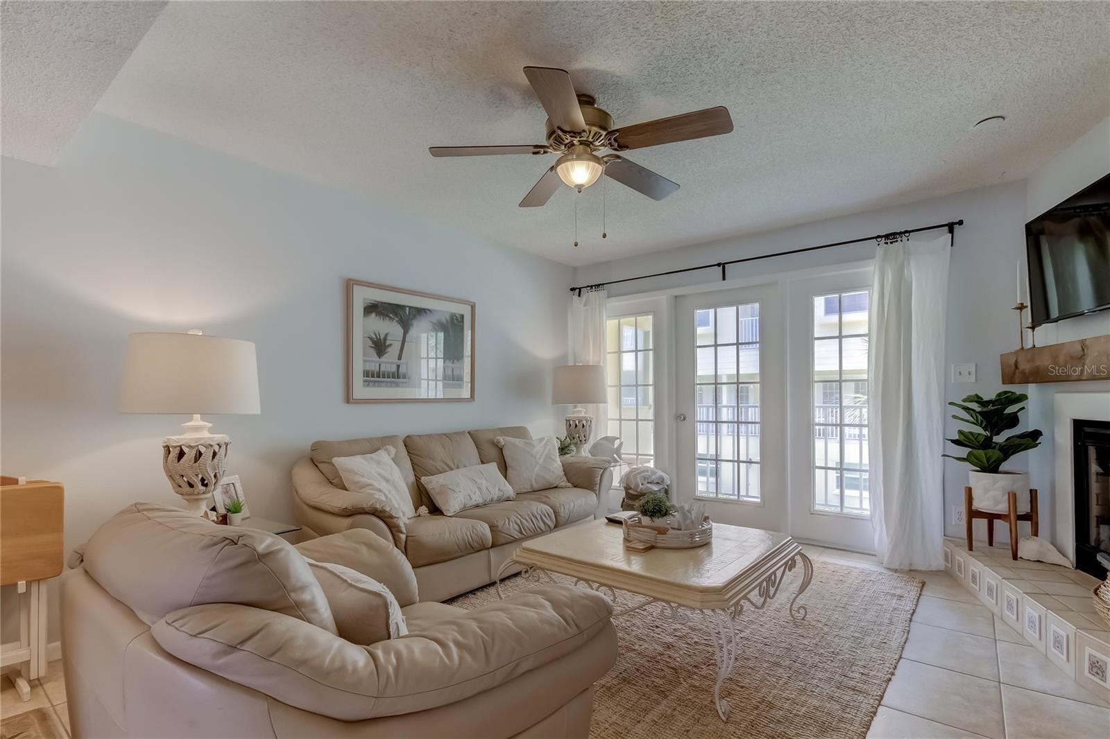 Listing photo id 5 for 17960 Gulf Boulevard 212