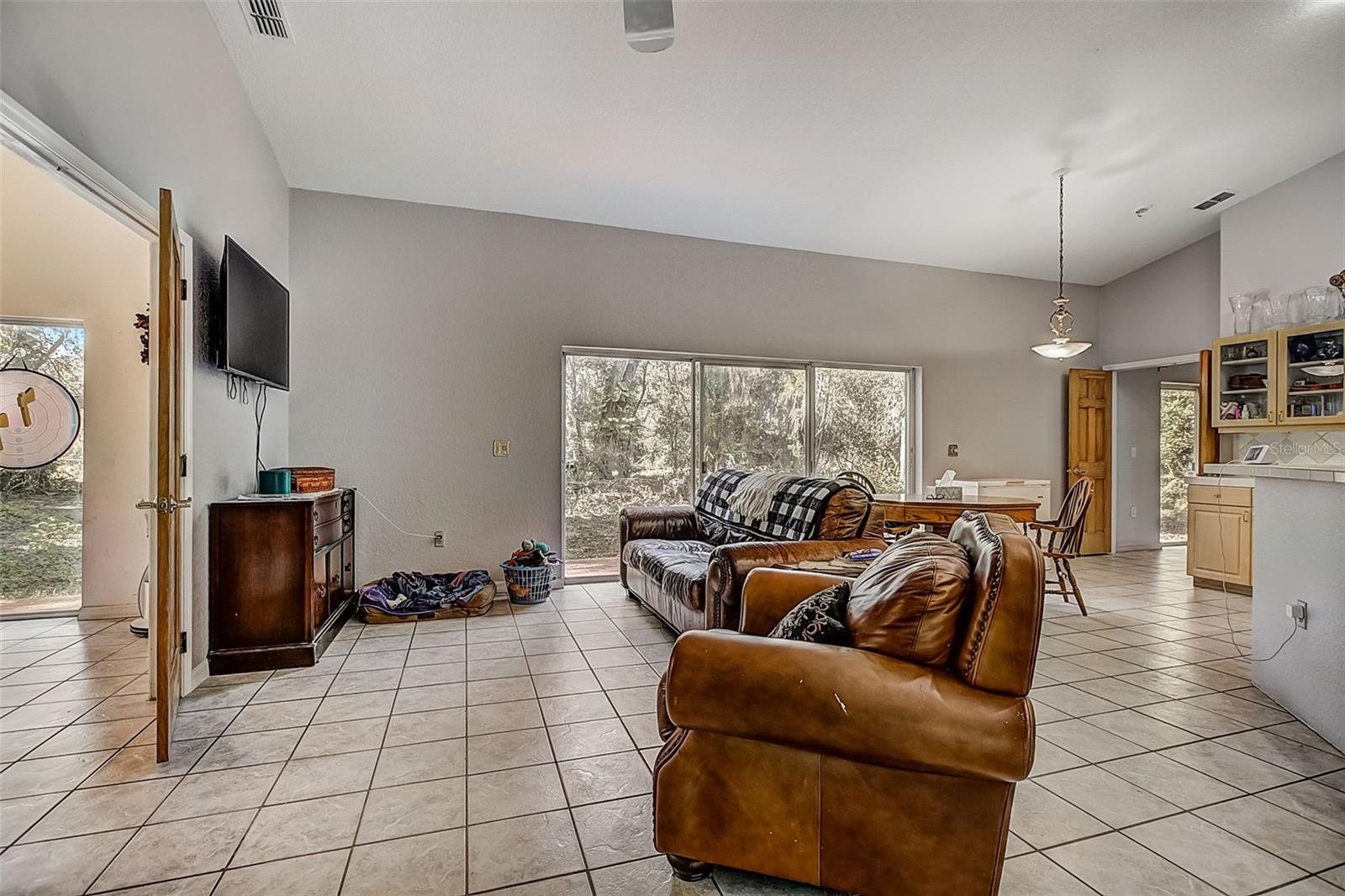 Listing photo id 11 for 6650 Horton Road