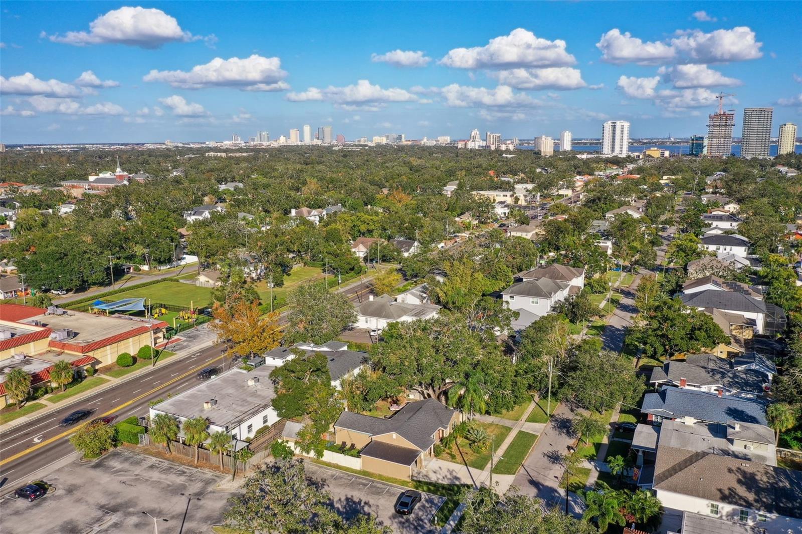 Listing photo id 19 for 3715 Santiago Street