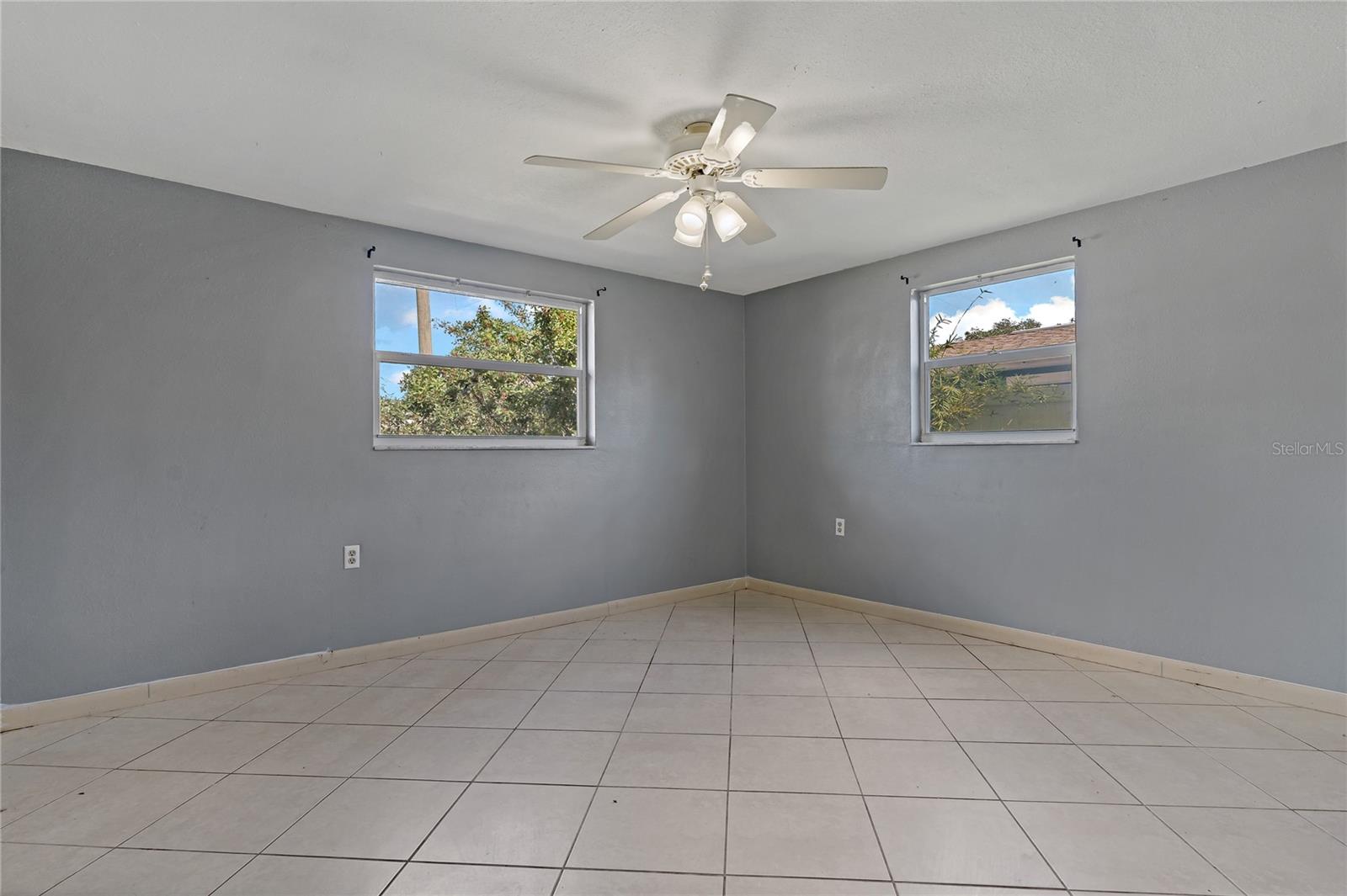 Listing photo id 11 for 5722 Mariposa Drive