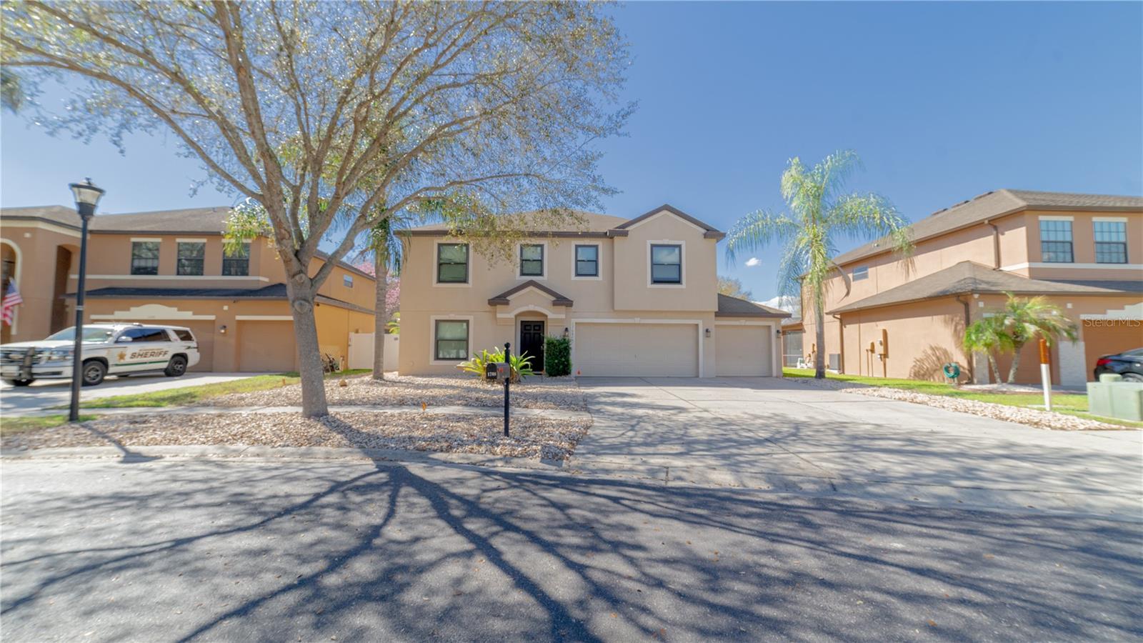 Listing photo id 3 for 1708 Abbey Trace Drive