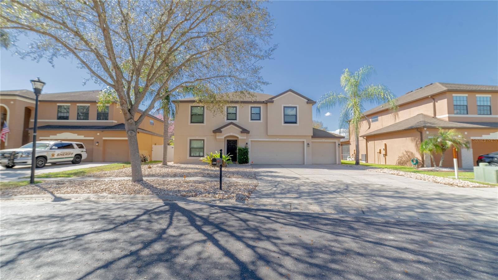 Listing photo id 4 for 1708 Abbey Trace Drive