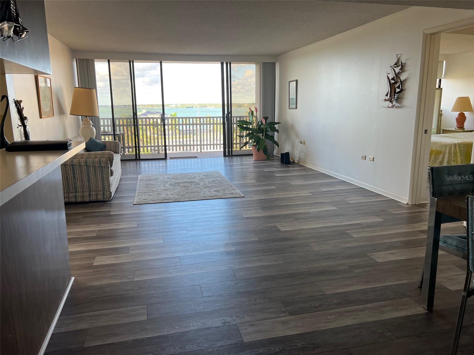 Listing photo id 1 for 450 Treasure Island Causeway 601