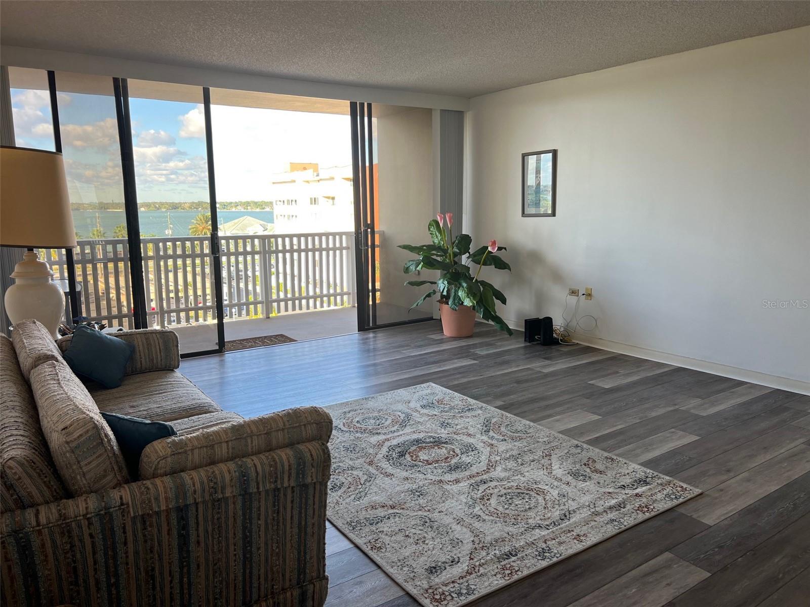 Listing photo id 31 for 450 Treasure Island Causeway 601