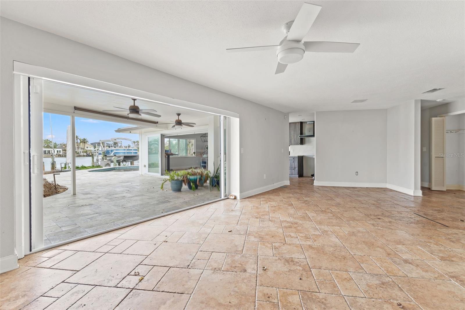 Image 11 of 41 For 10088 Paradise Boulevard