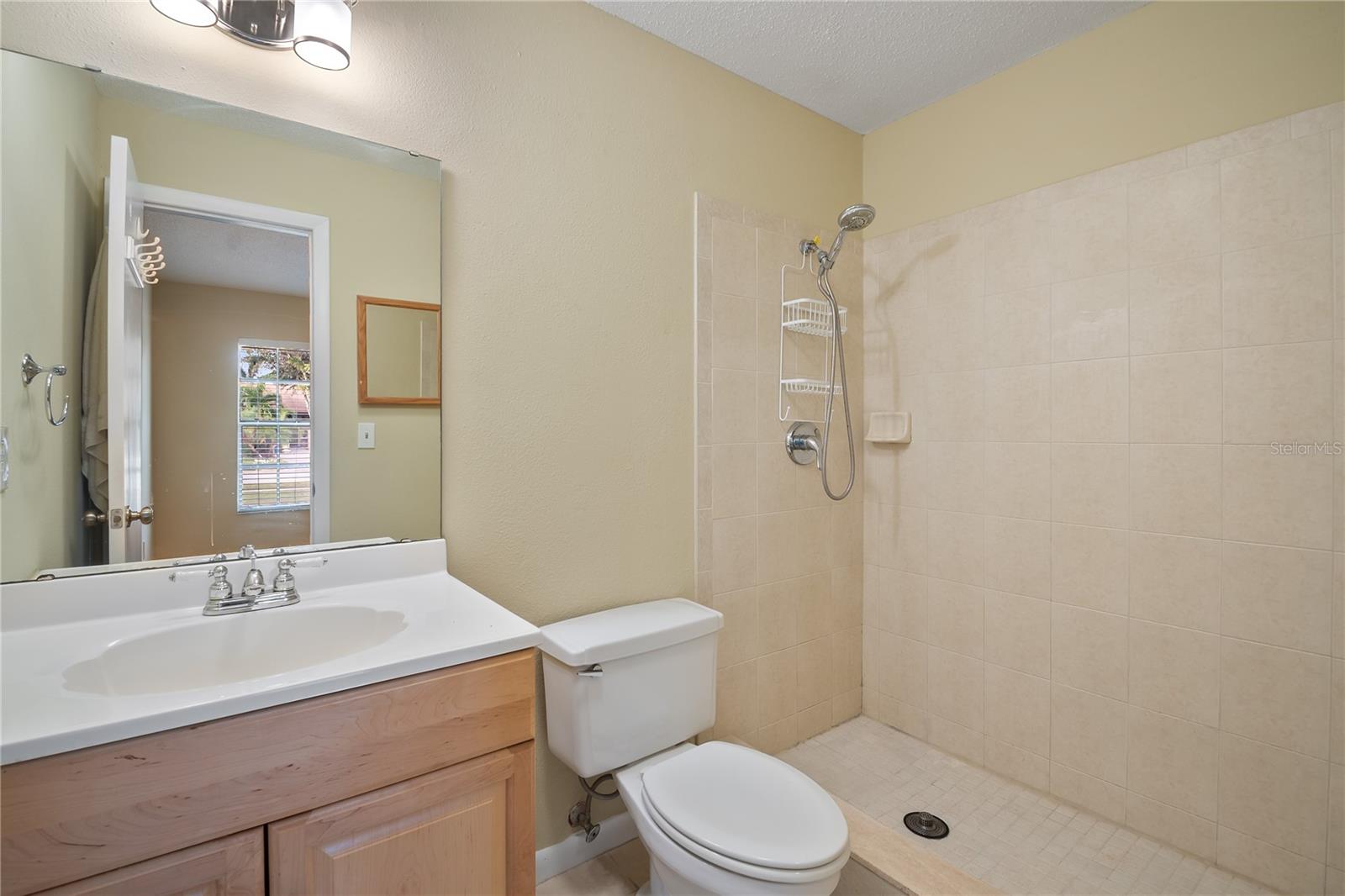 Listing photo id 11 for 9896 88th Street