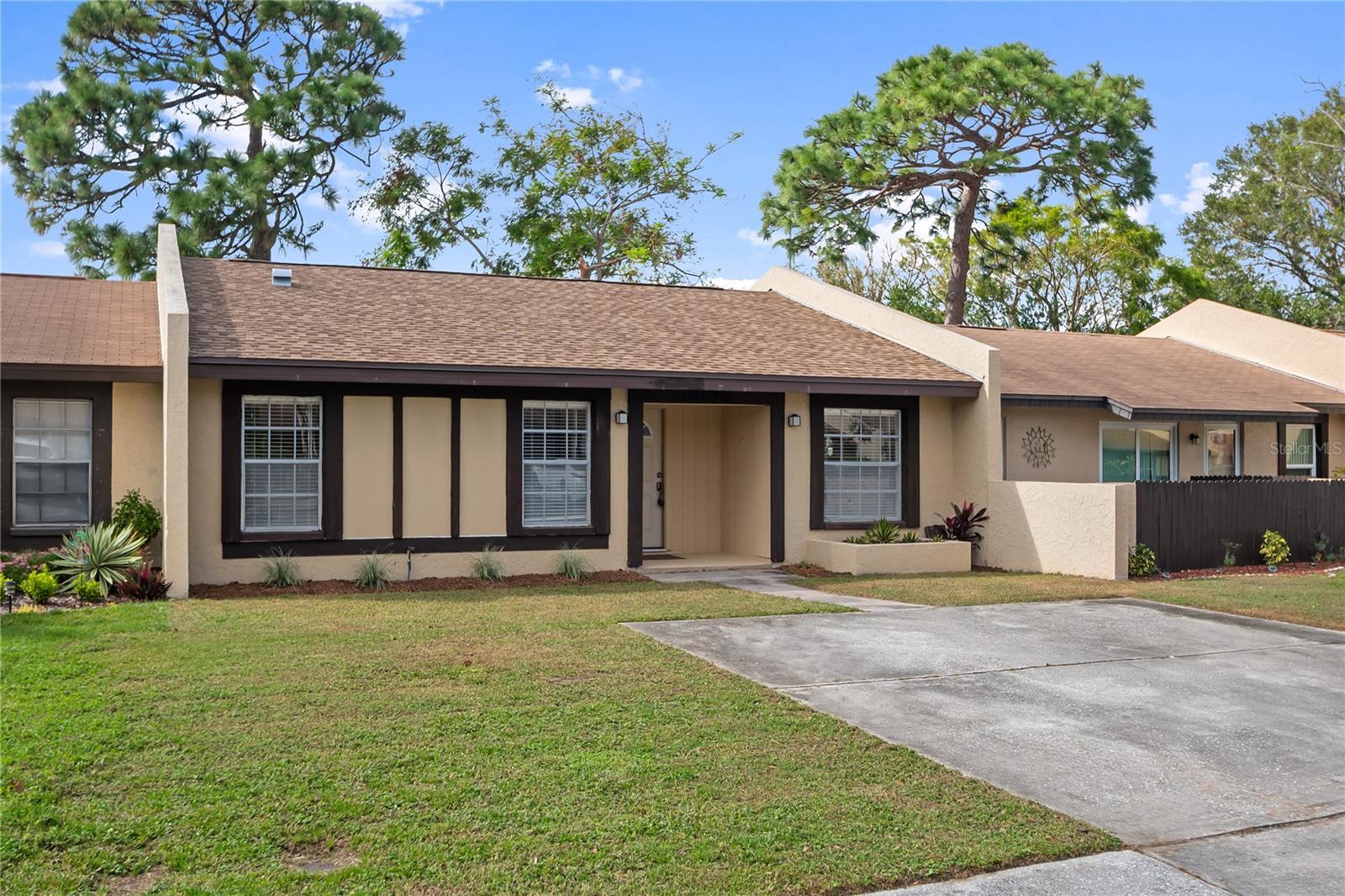 Listing photo id 0 for 9896 88th Street