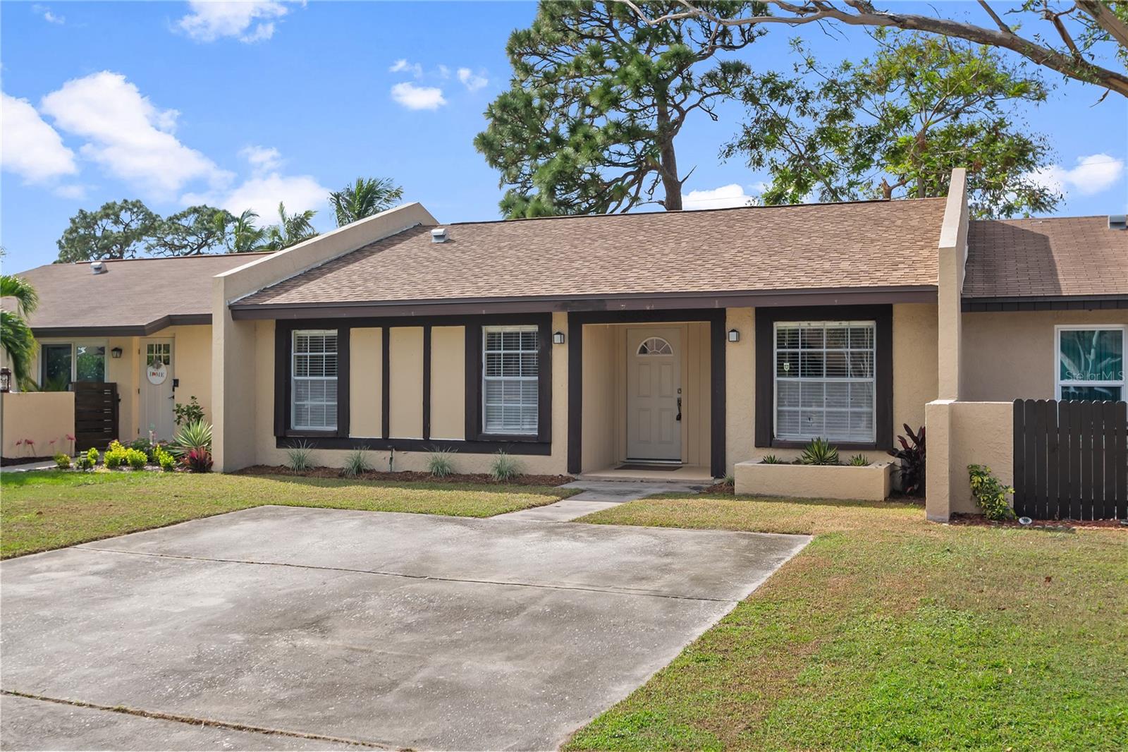 Listing photo id 1 for 9896 88th Street