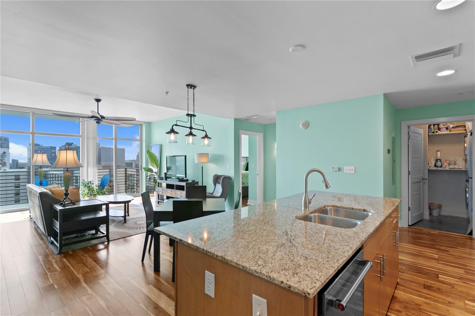 Listing photo id 18 for 1120 Kennedy Boulevard 1210