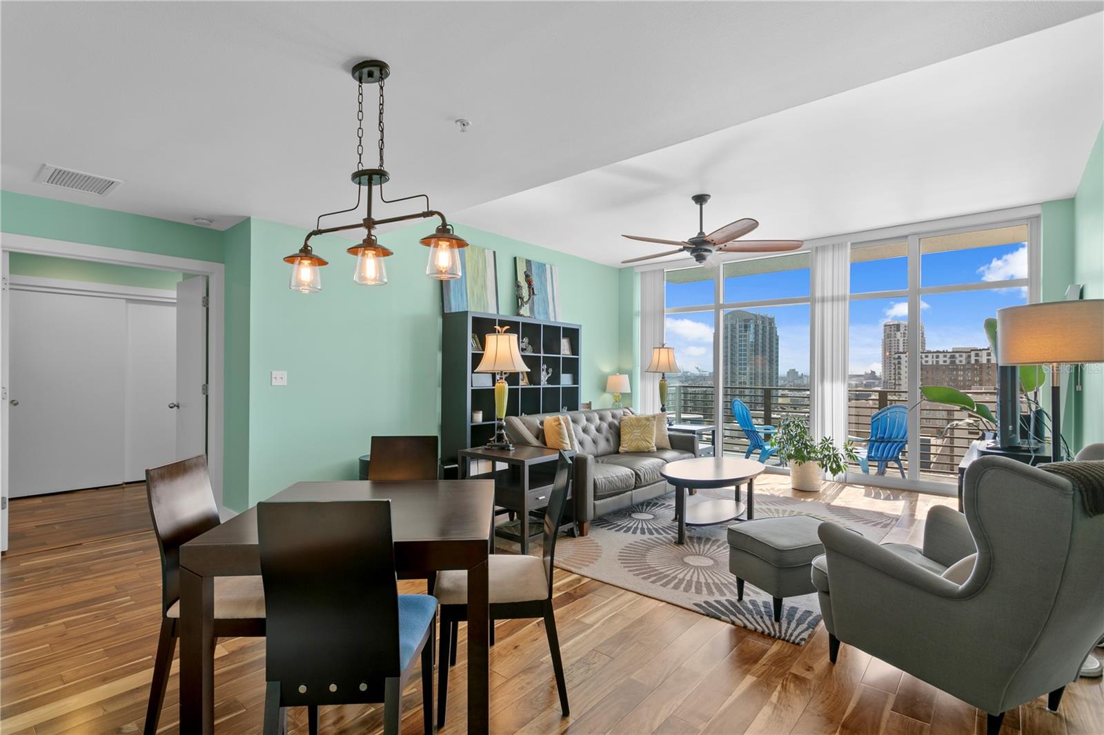 Listing photo id 1 for 1120 Kennedy Boulevard 1210