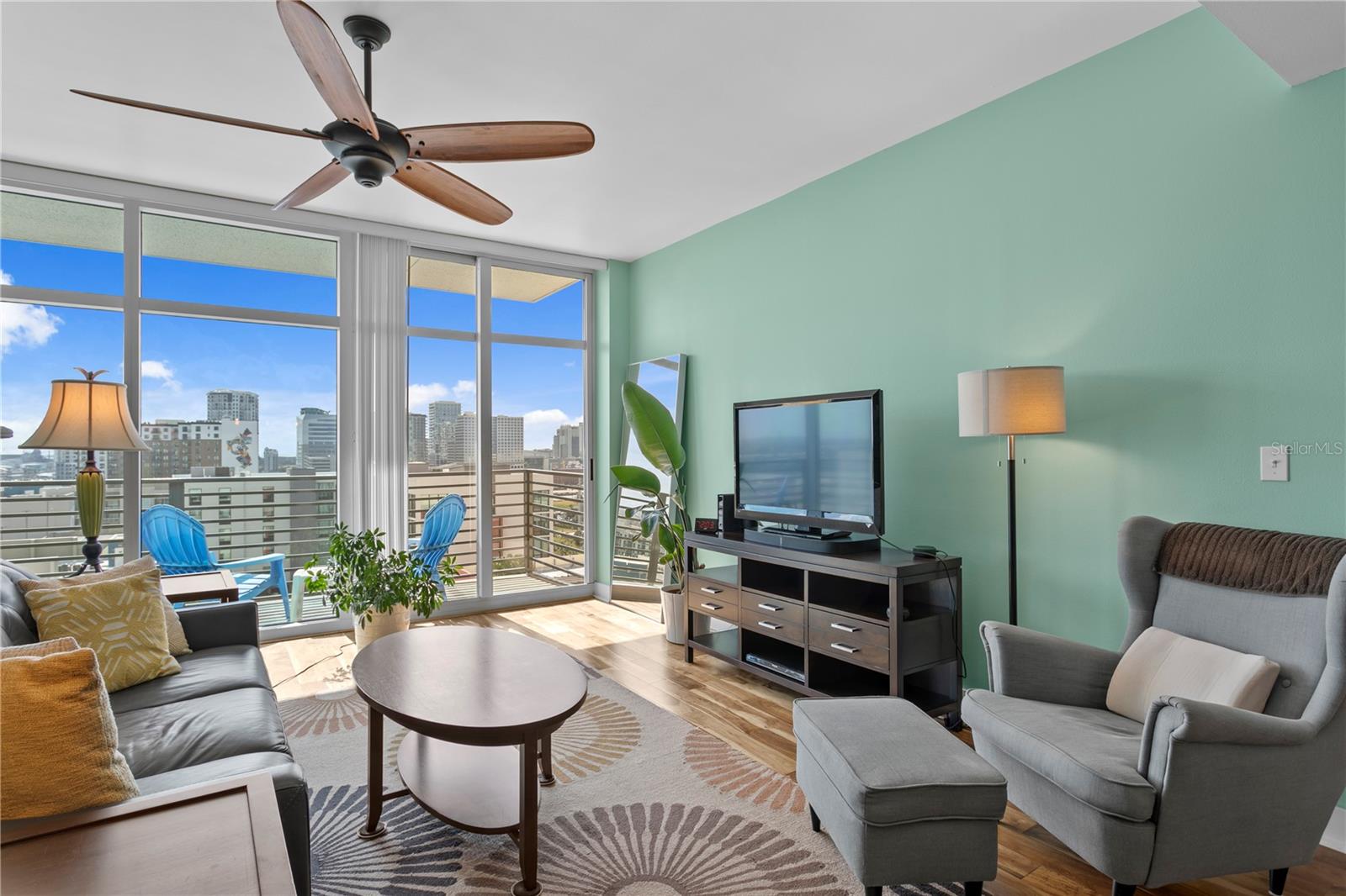 Listing photo id 3 for 1120 Kennedy Boulevard 1210