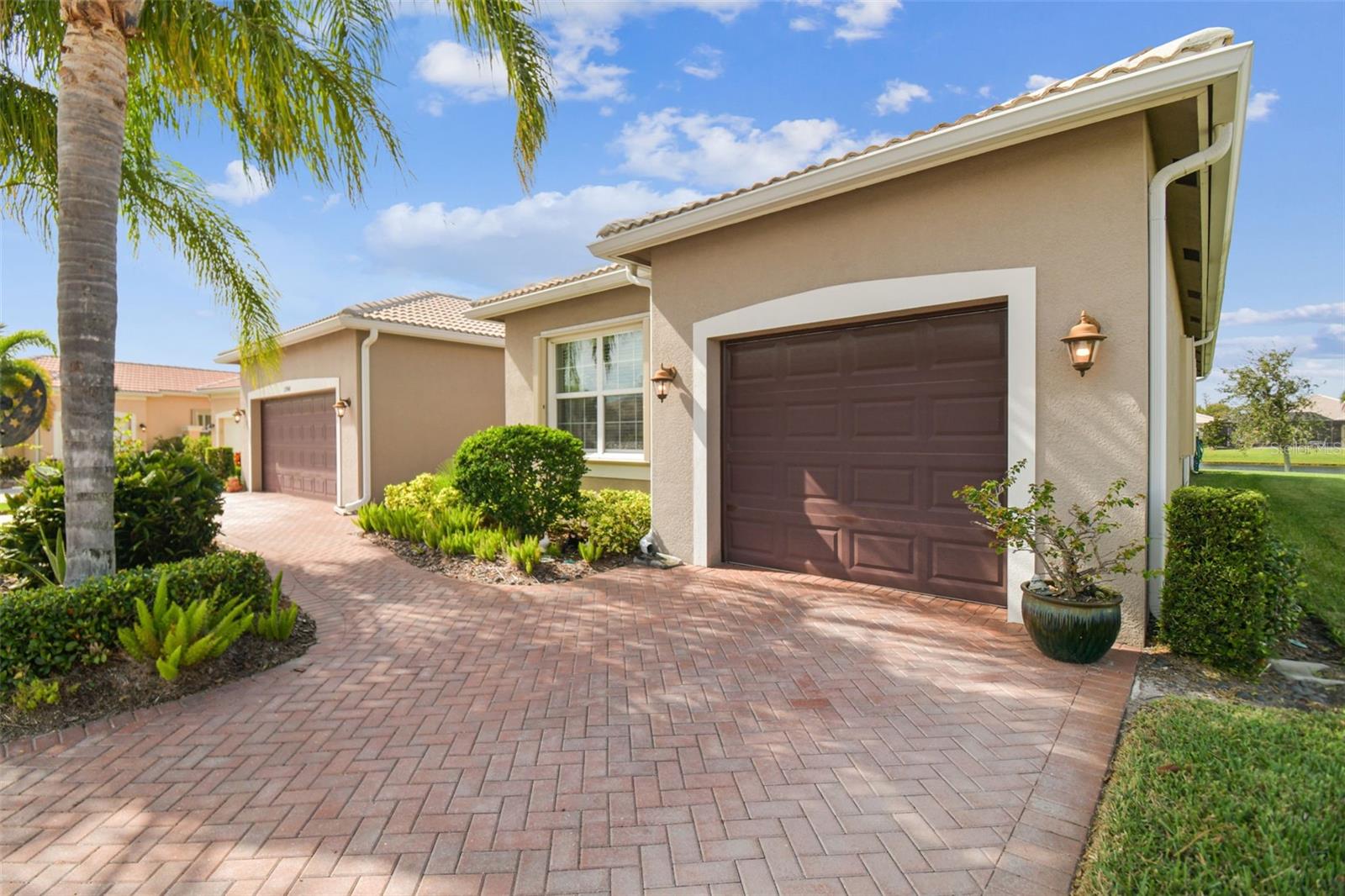 Image 4 of 75 For 15940 Cape Coral Drive