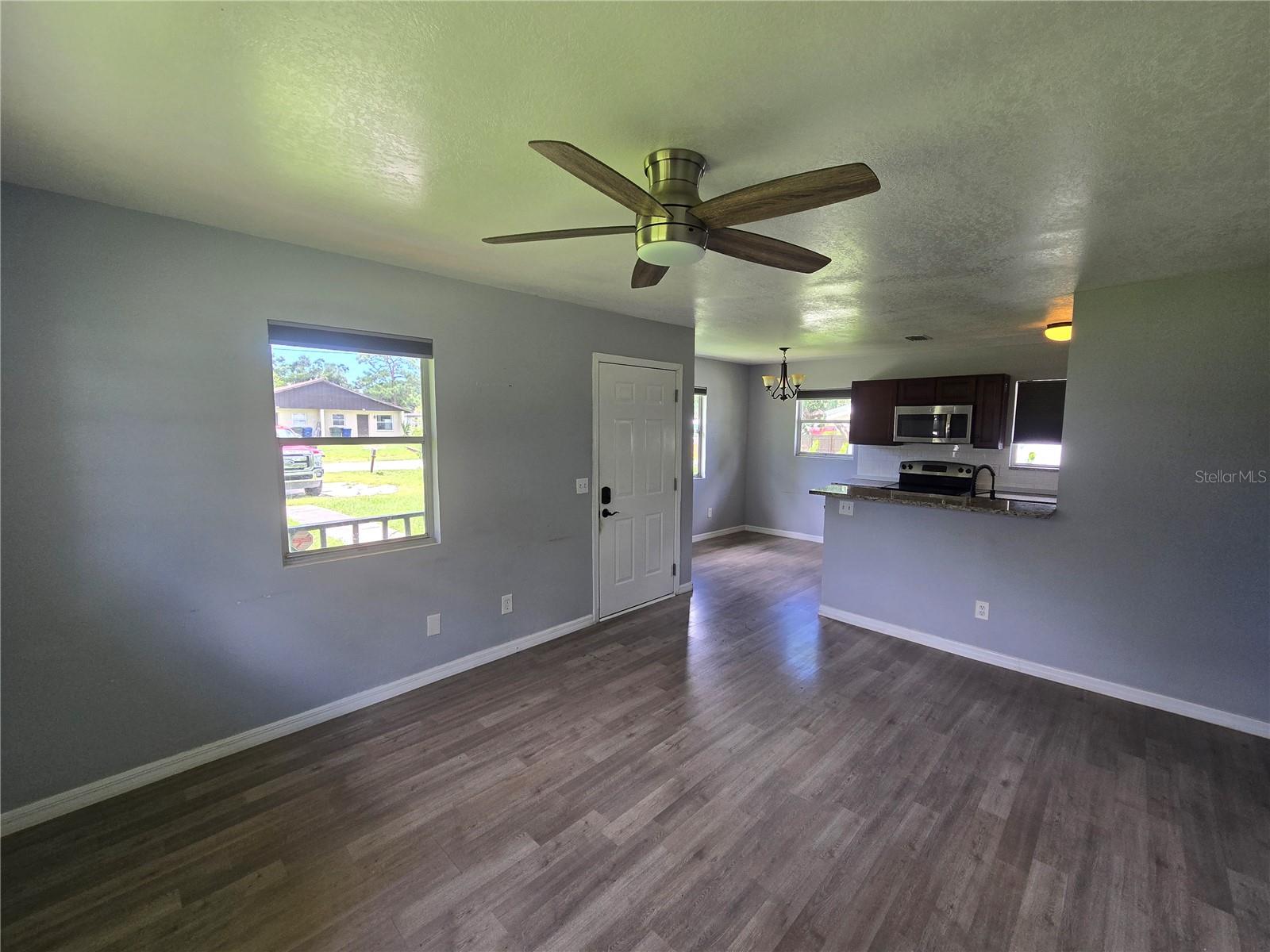Image 14 of 20 For 847 Hand Avenue