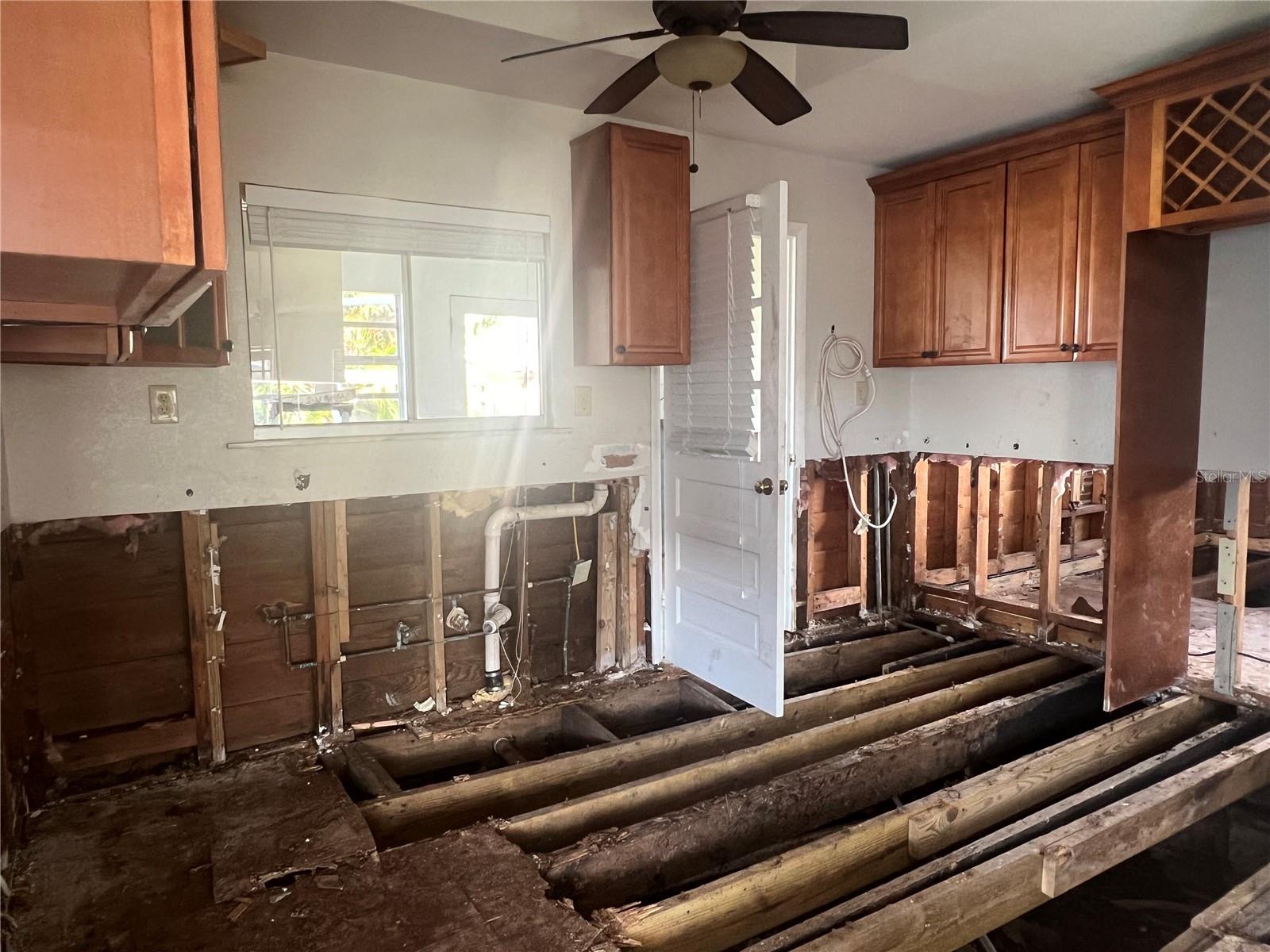 Listing photo id 2 for 1757 New Hampshire Avenue Ne
