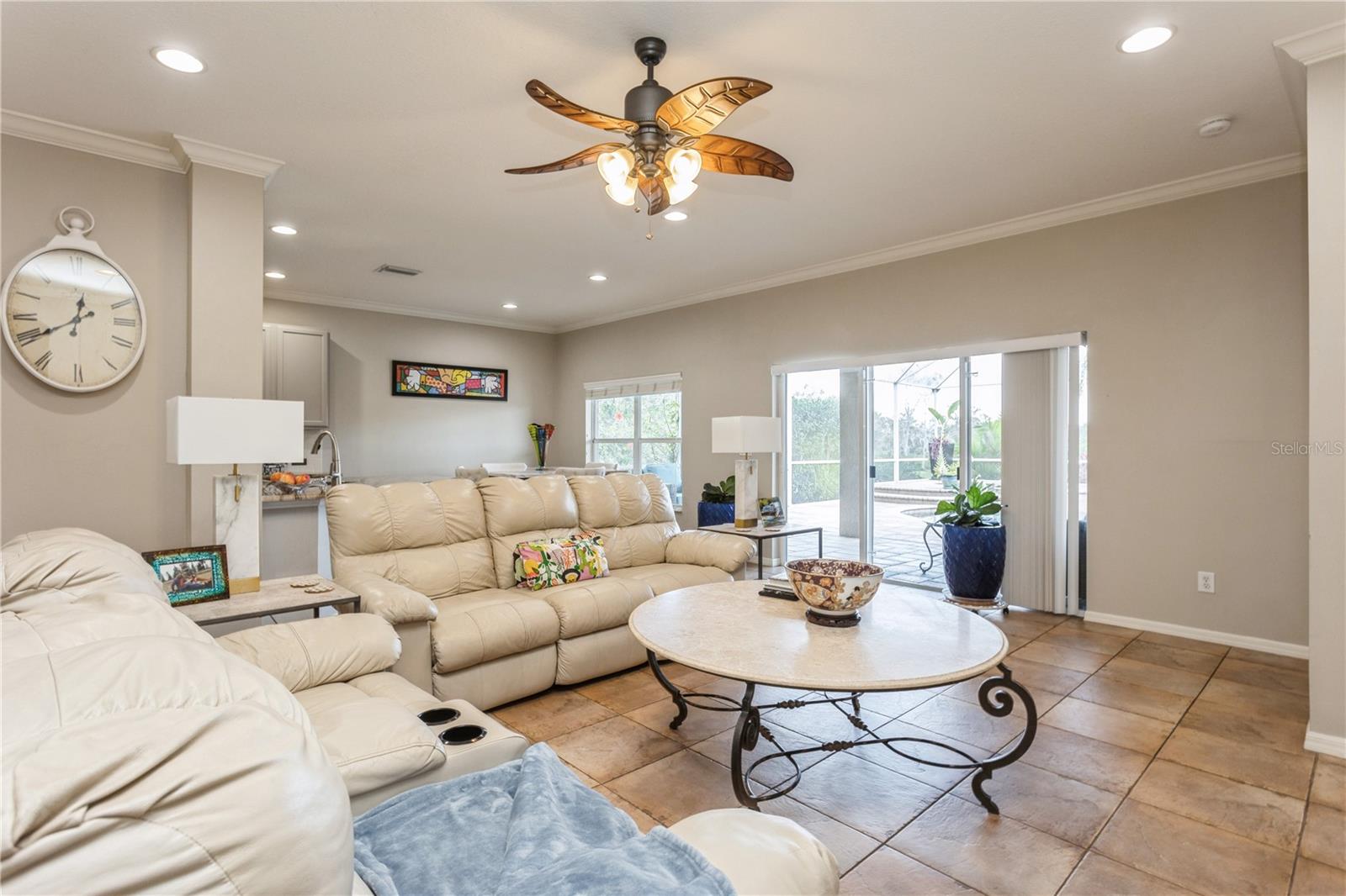 Listing photo id 12 for 1433 Emerald Hill Way