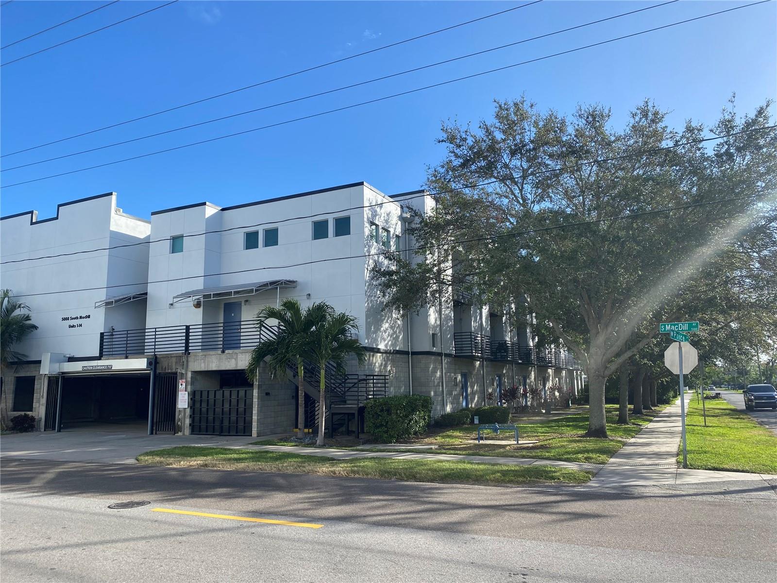 Listing photo id 19 for 5008 Macdill Avenue 7