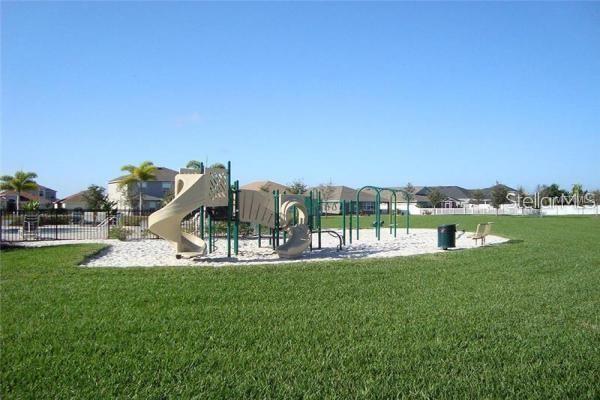 Image 33 of 38 For 1742 Mira Lago Circle