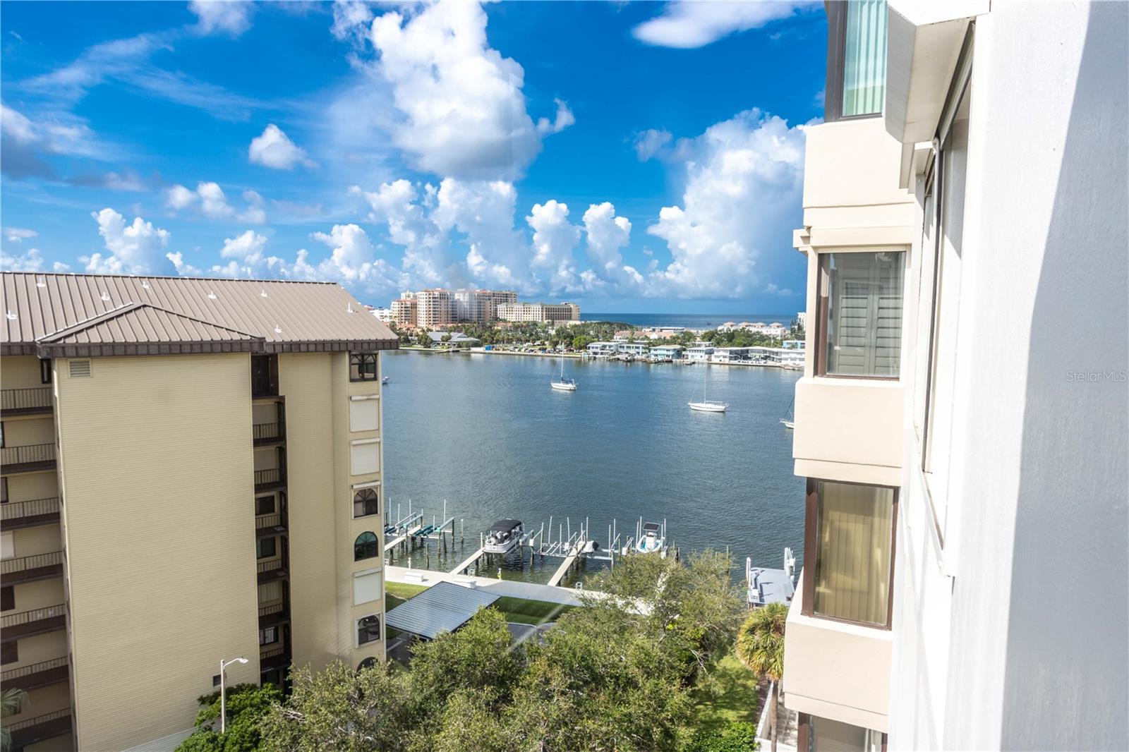 Listing photo id 27 for 660 Island Way 908