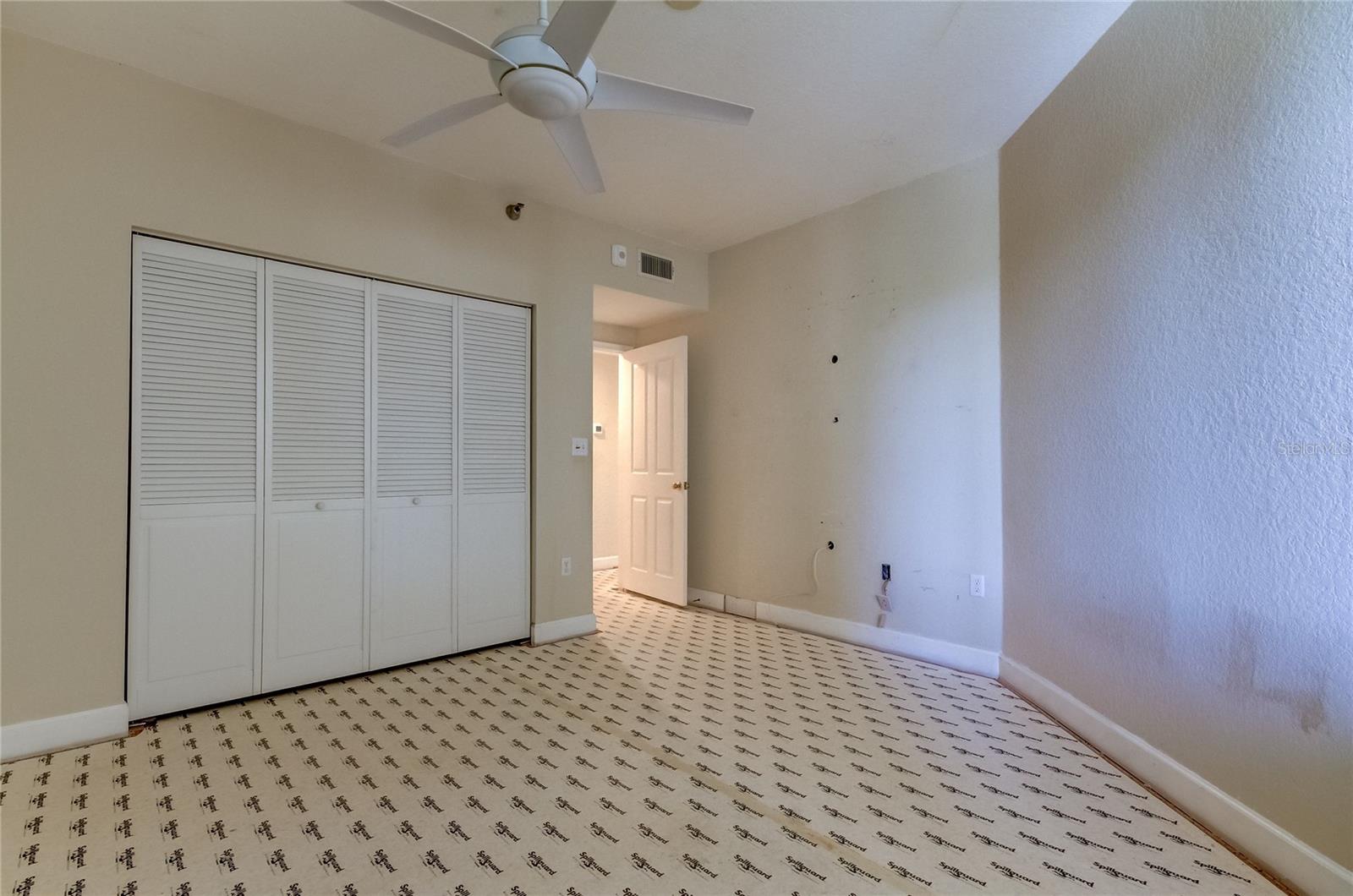 Image 49 of 95 For 4717 Dolphin Cay Lane S 208