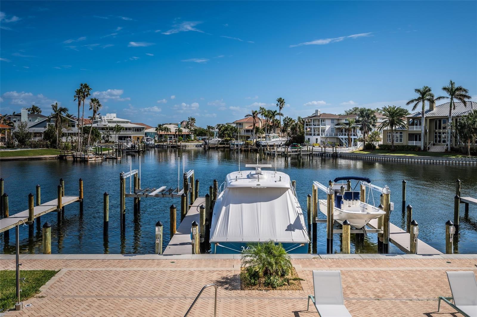 Listing photo id 14 for 455 Pinellas Bayway S 2b