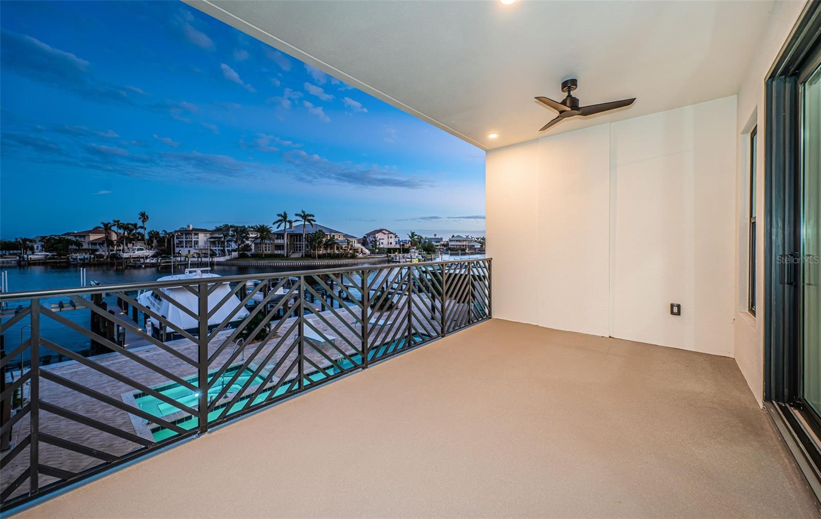 Listing photo id 15 for 455 Pinellas Bayway S 2b