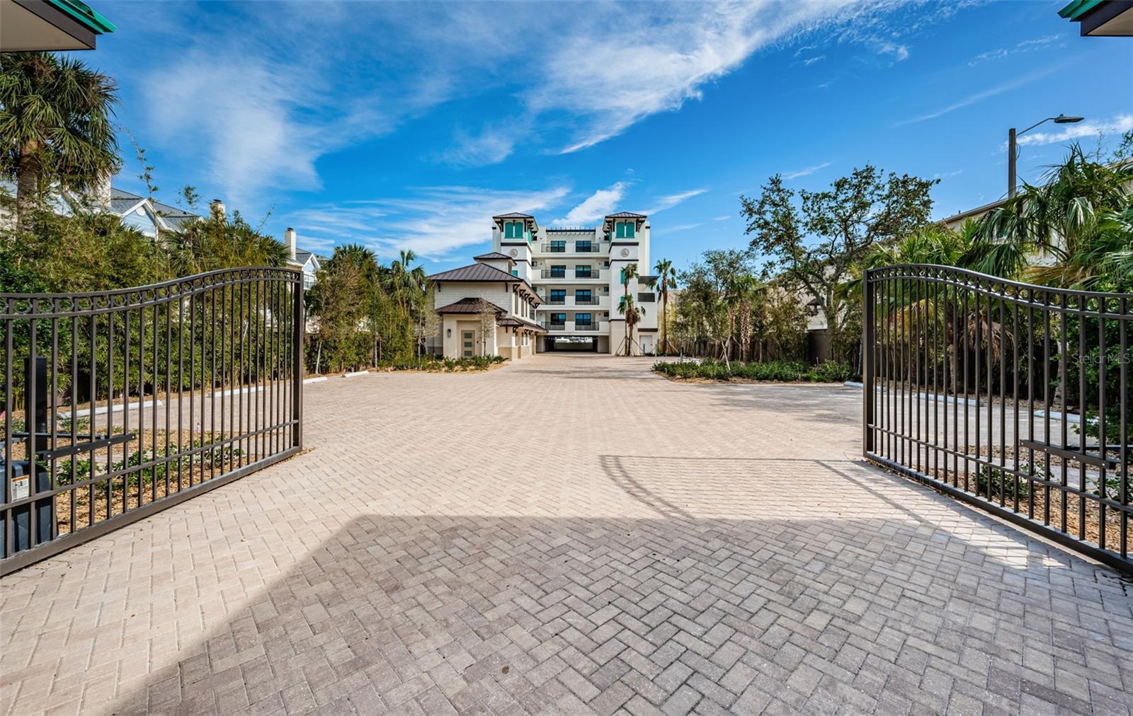 Listing photo id 4 for 455 Pinellas Bayway S 2b