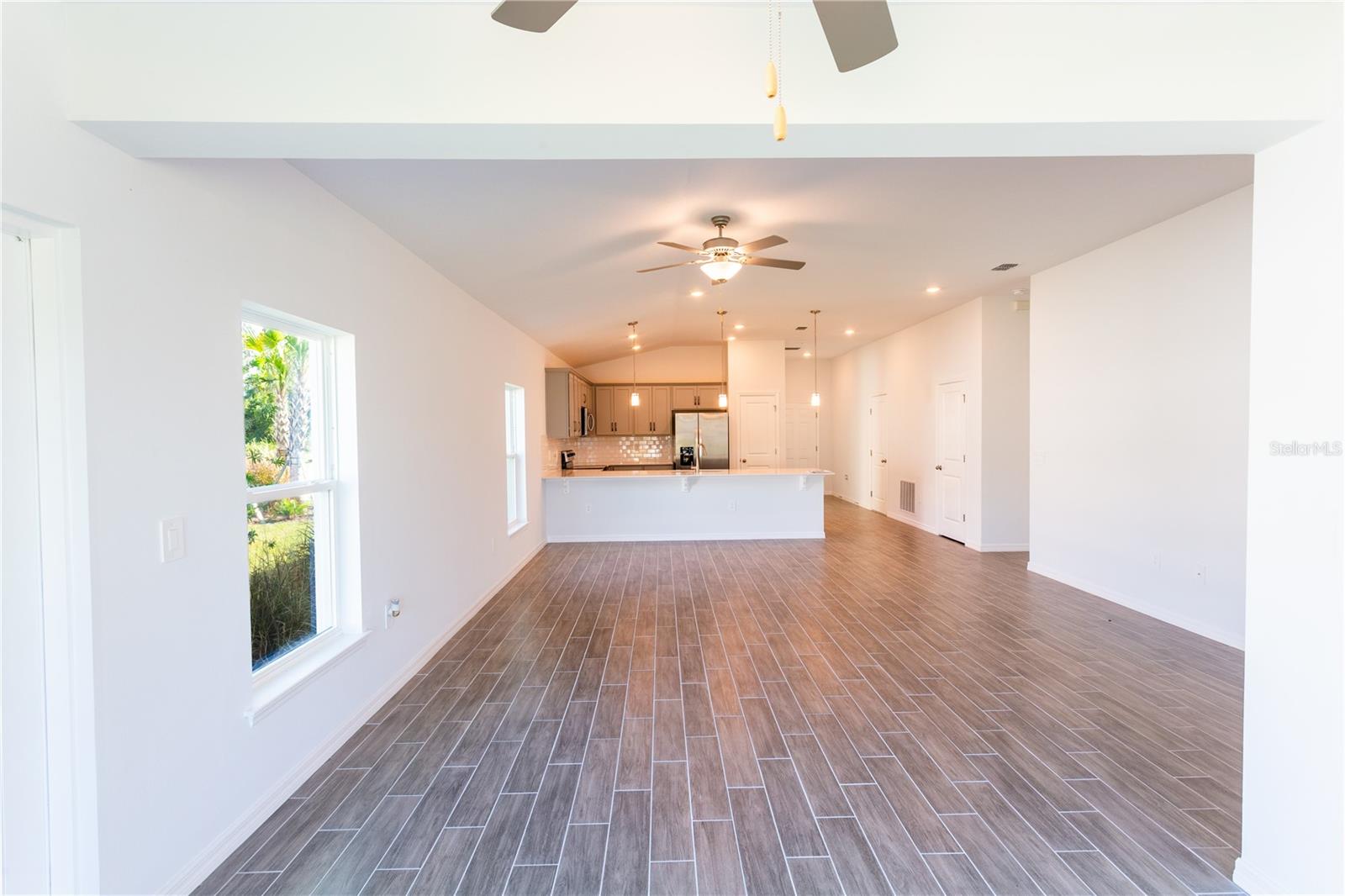 Image 11 of 38 For 25434 Colon Drive