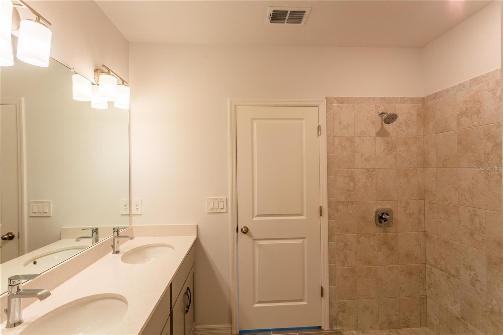 Image 15 of 38 For 25434 Colon Drive