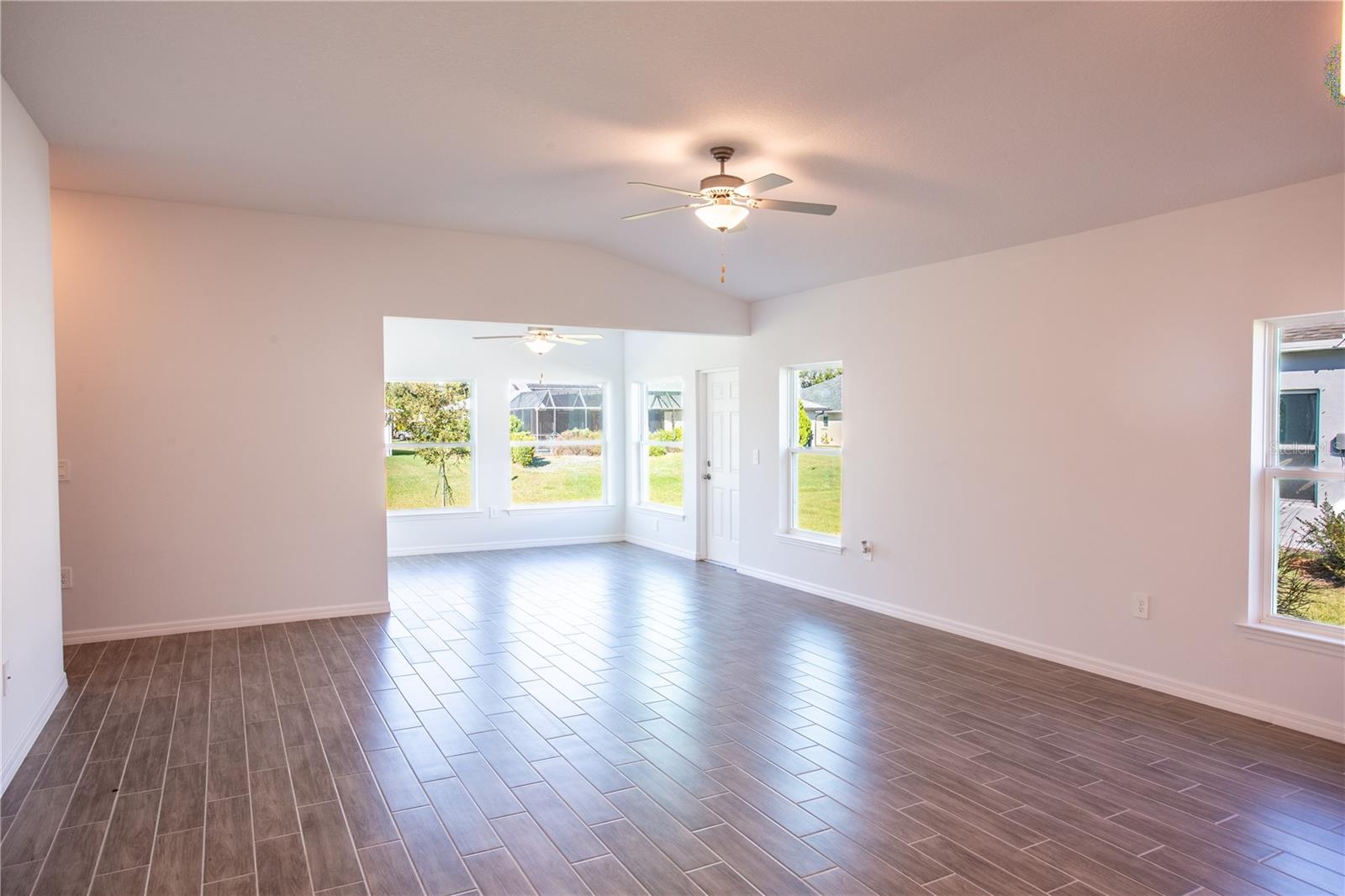 Image 9 of 38 For 25434 Colon Drive
