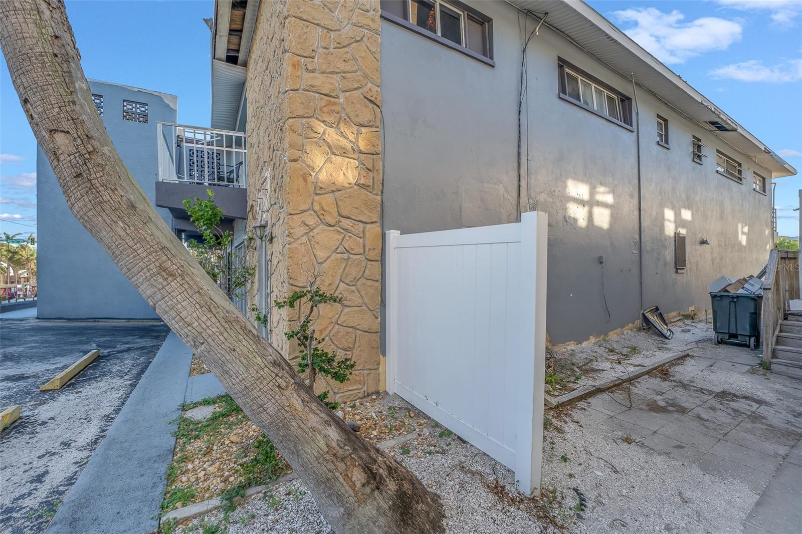 Image 17 of 83 For 1130 Pinellas Bayway S