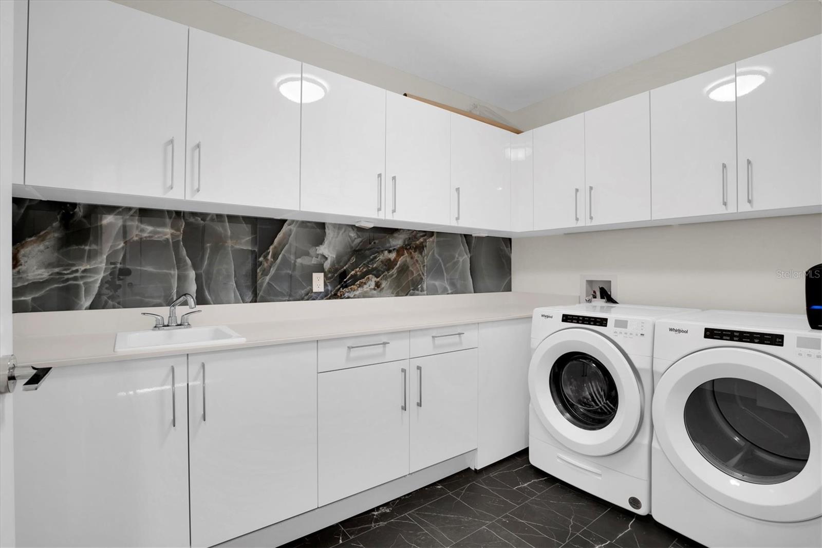 Listing photo id 36 for 301 1st Street S 2203