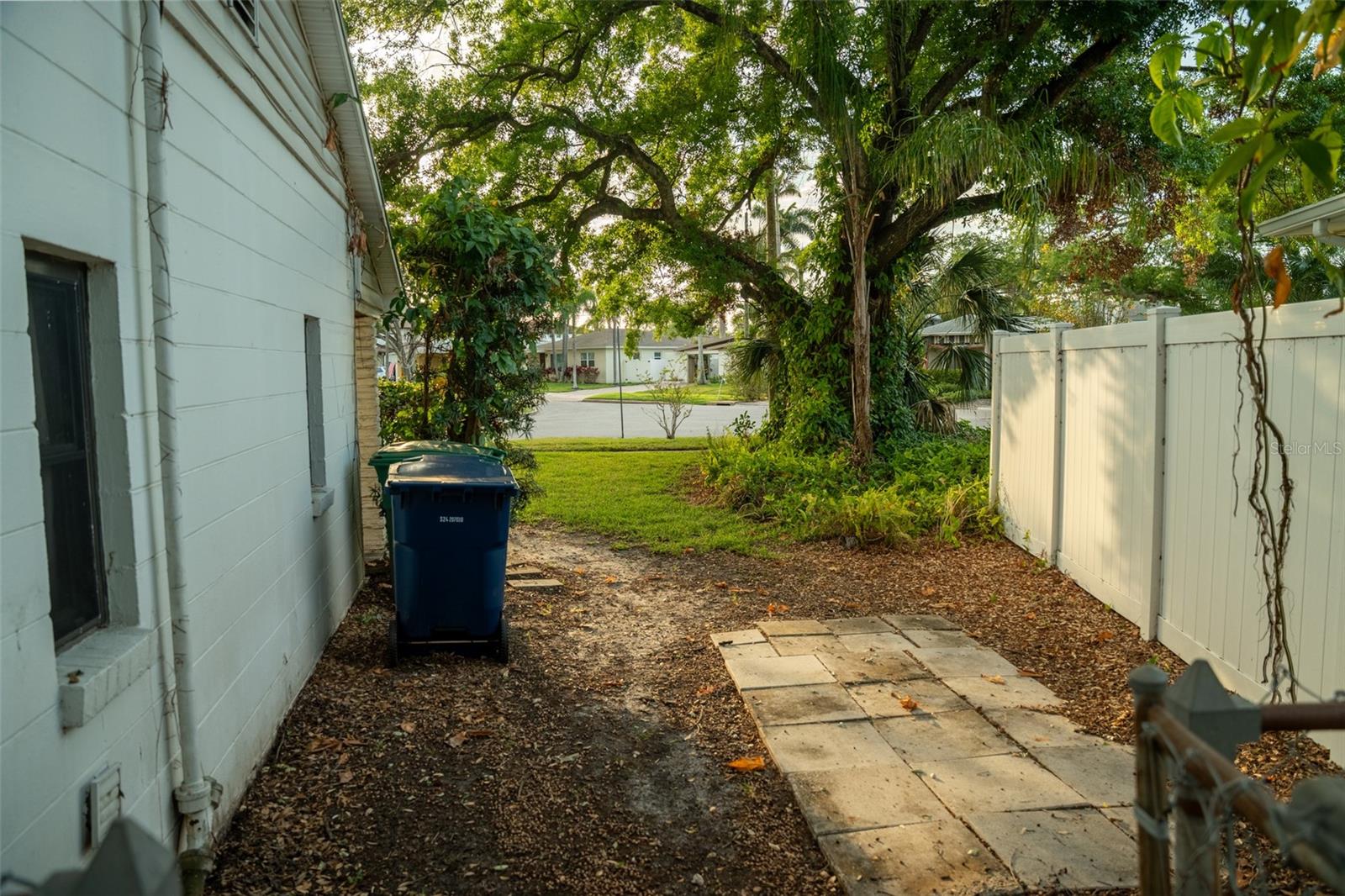 Image 10 of 11 For 637 Jamaica Avenue