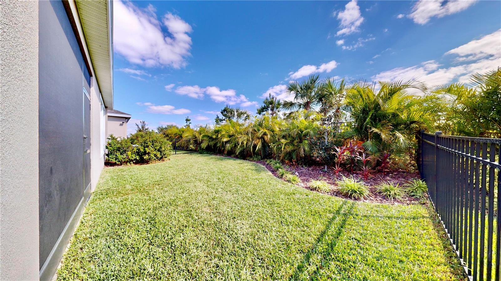 Listing photo id 24 for 5645 Del Coronado Drive