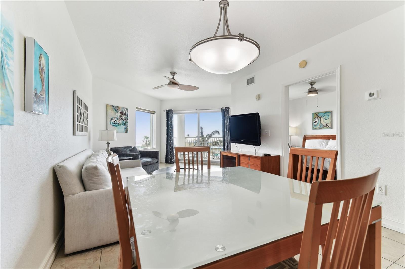 Listing photo id 17 for 11605 Gulf Boulevard 507