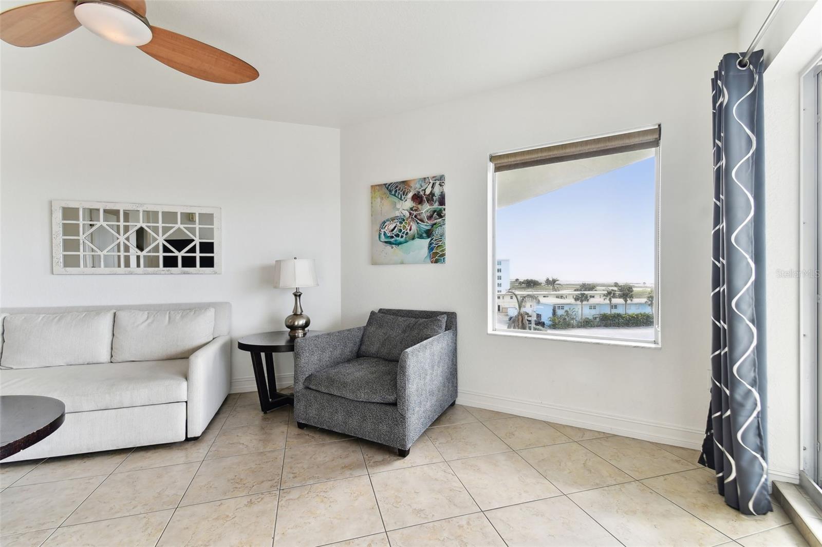 Listing photo id 19 for 11605 Gulf Boulevard 507