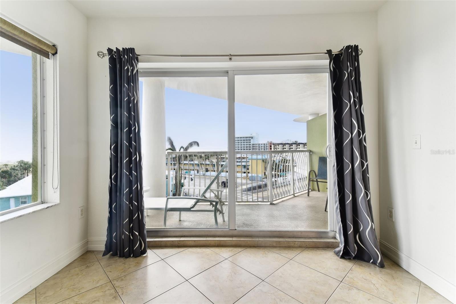 Listing photo id 20 for 11605 Gulf Boulevard 507