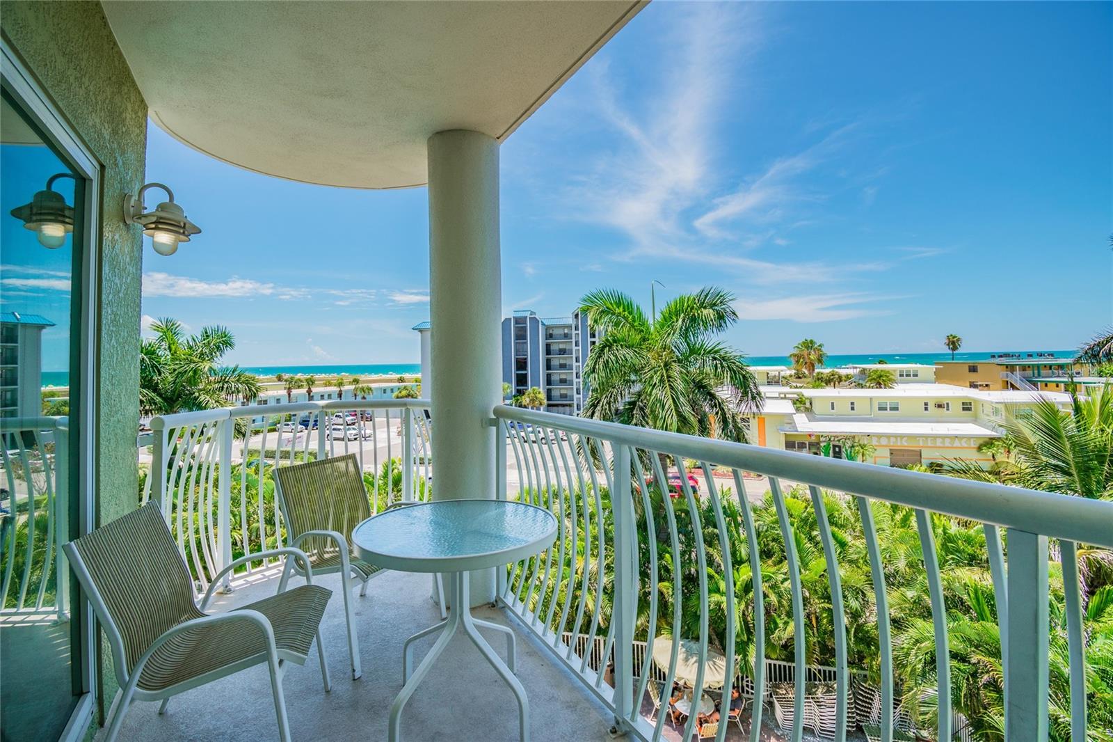 Listing photo id 1 for 11605 Gulf Boulevard 507