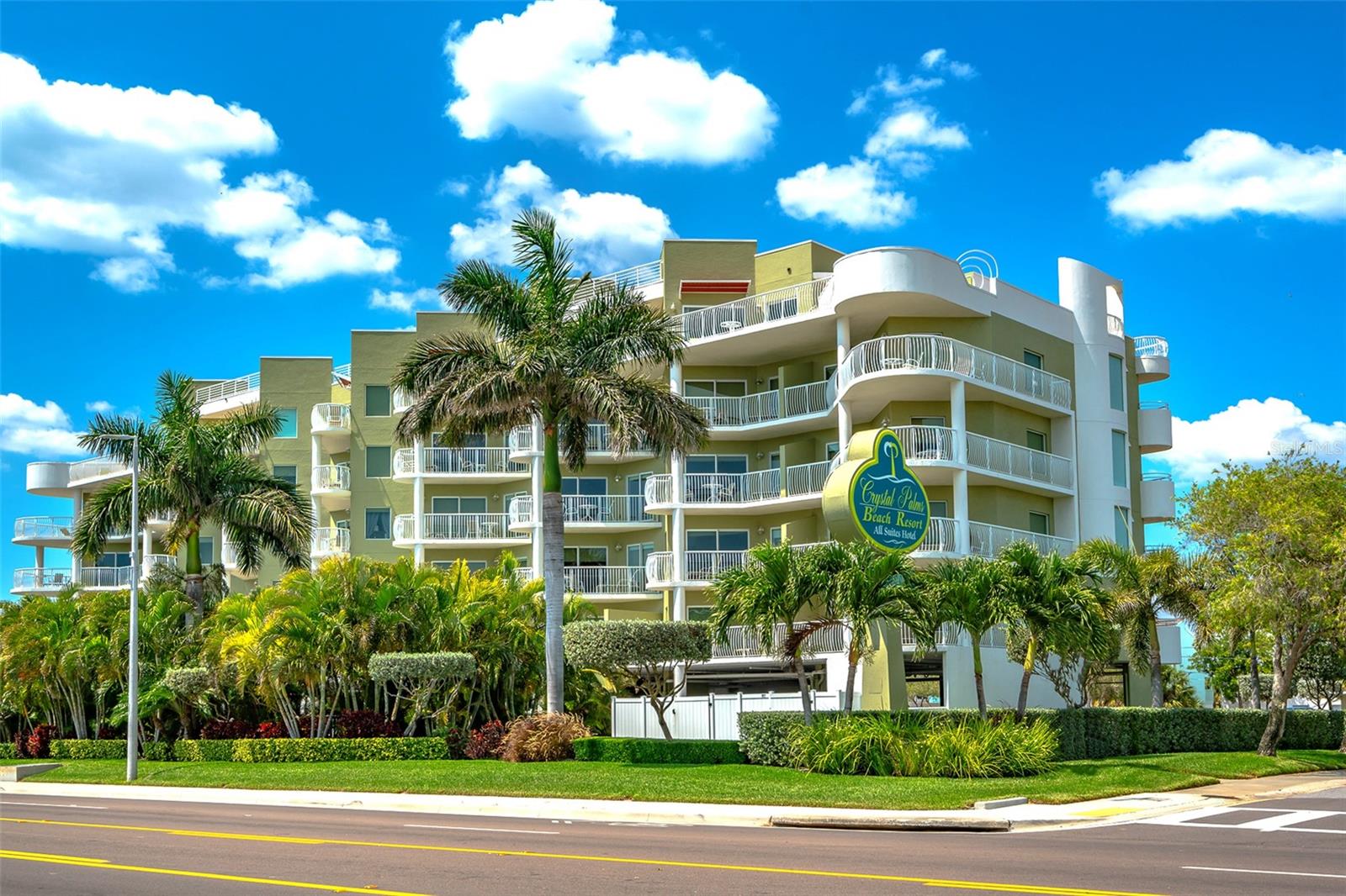 Listing photo id 2 for 11605 Gulf Boulevard 507