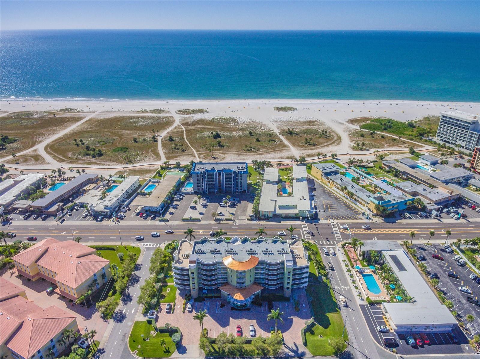 Listing photo id 44 for 11605 Gulf Boulevard 507